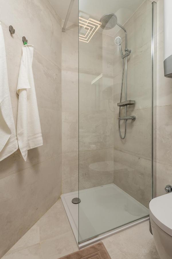 Luxury City Center Apartment -50M To The Sea Opatija Buitenkant foto